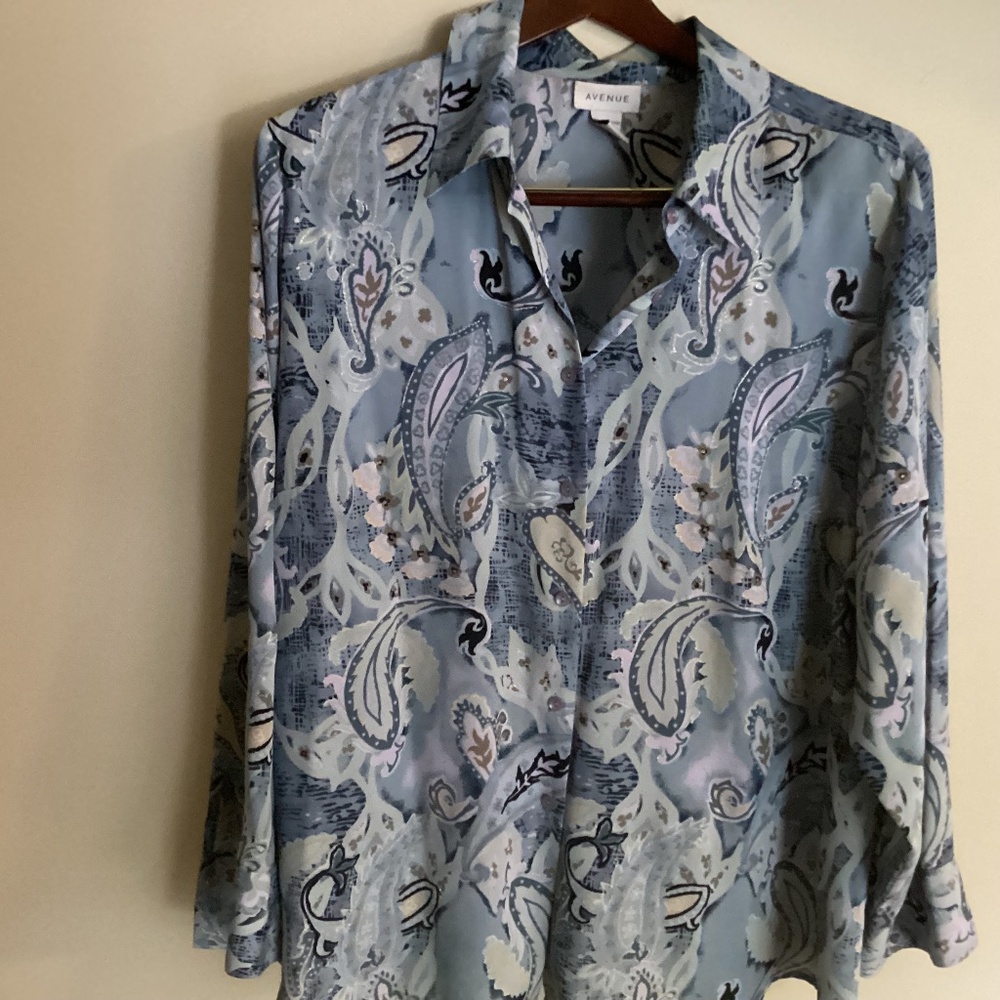 AVENUE Ladies Blouse Size 22-24 Blue Paisley Print Button Up Long Sleeve